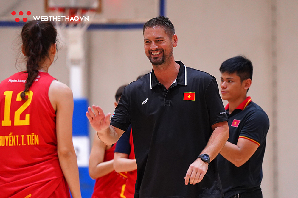 Tân HLV Michael Olson và những kỳ vọng tại SEA Games 32 cùng đội tuyển bóng rổ nữ Việt Nam