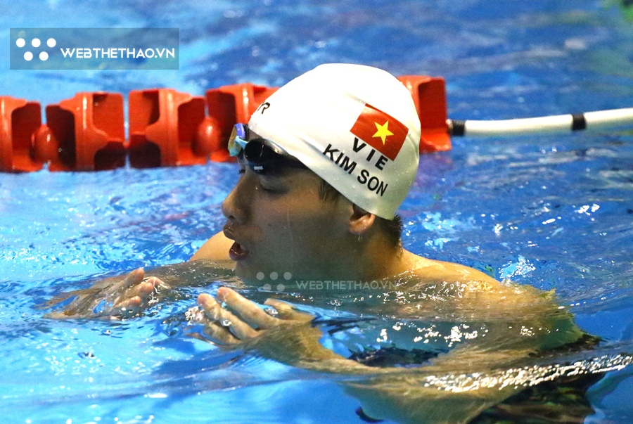 Nguyễn Hữu Kim Sơn: Máu chảy ướt nhẹp cả giường vẫn ráng giành HCV bơi tiếp sức ở SEA Games 32