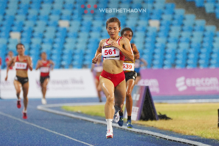 Những bước chạy thần kỳ của Nguyễn Thị Oanh trên đường chạy 5000m SEA Games 32