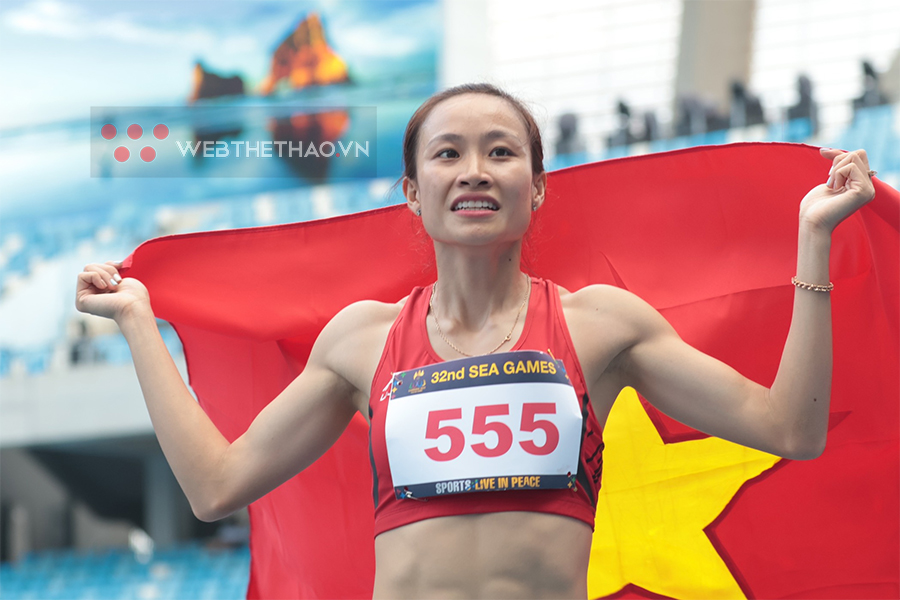 Huỳnh Thị Mỹ Tiên dành tặng tấm HCV SEA Games cho người thầy của mình