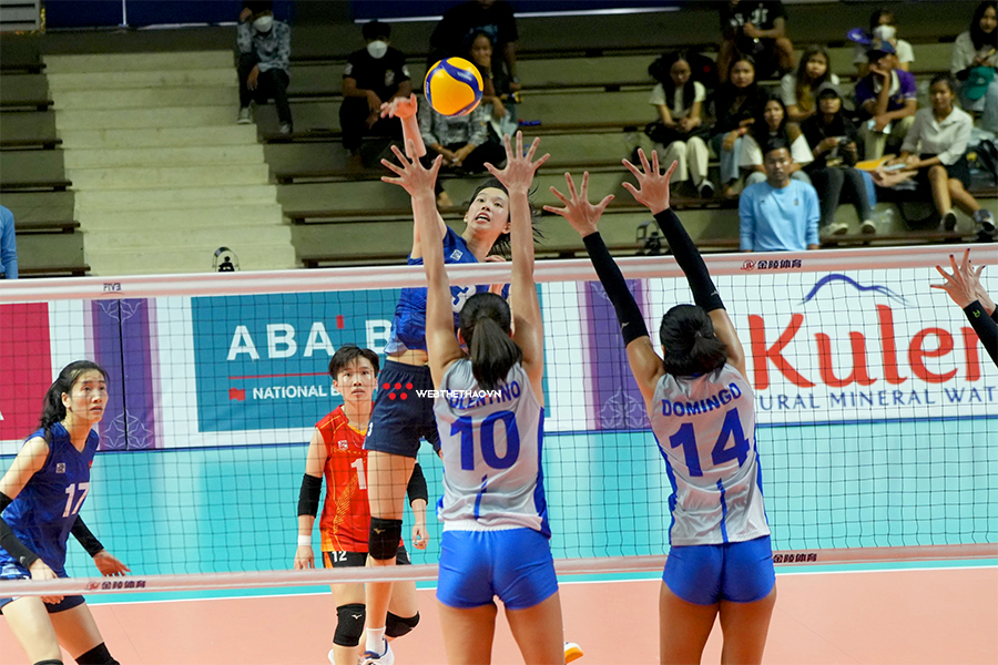 Nhấn chìm Philippines, đội tuyển bóng chuyền nữ Việt Nam giành ngôi đầu bảng SEA Games 32