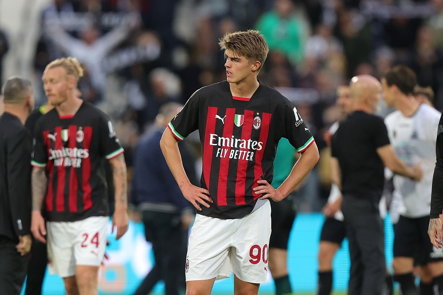 AC Milan chìm trong khủng hoảng trước bán kết Champions League