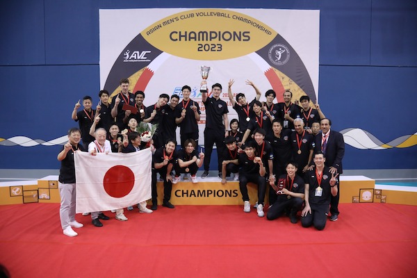 Lần đầu tiên một đội bóng chuyền Nhật Bản vô địch giải các CLB châu Á