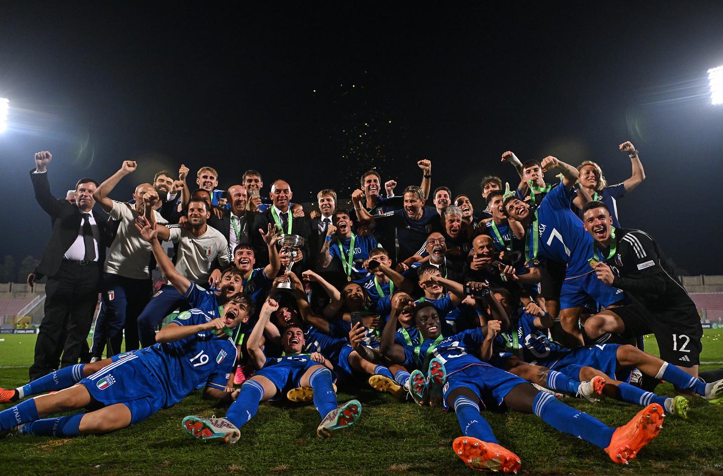 Câu chuyện về anh em họ Dellavalle trở thành nhà vô địch châu Âu với U19 Ý