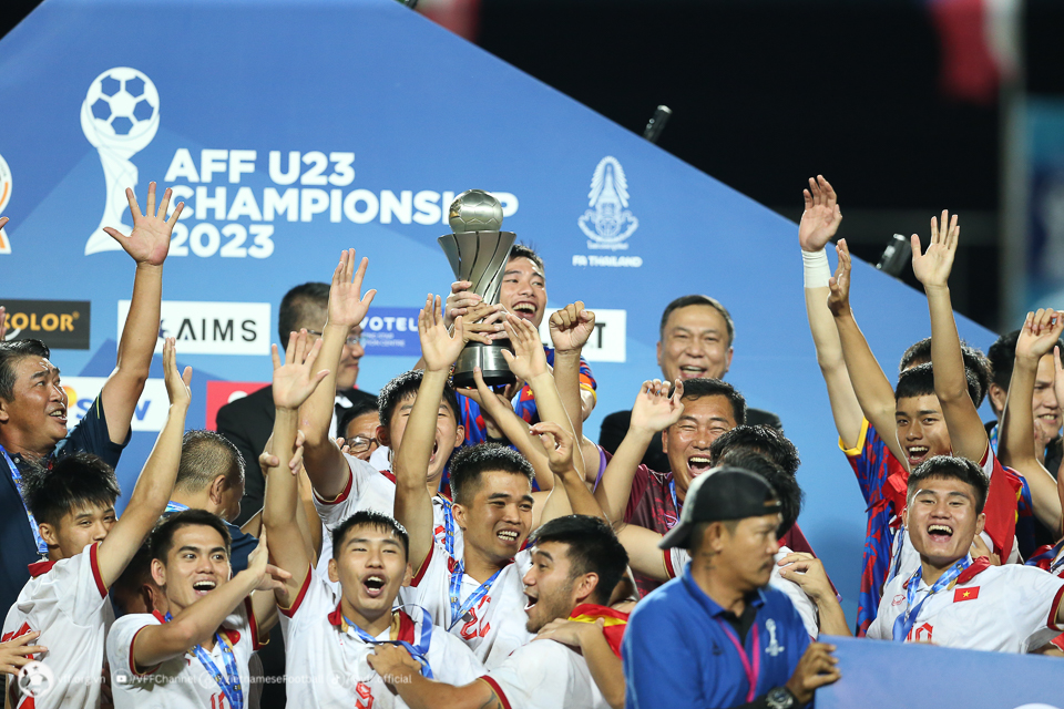 HLV Troussier gọi 10 cầu thủ U23 Việt Nam vô địch U23 Đông Nam Á dự vòng loại U23 châu Á