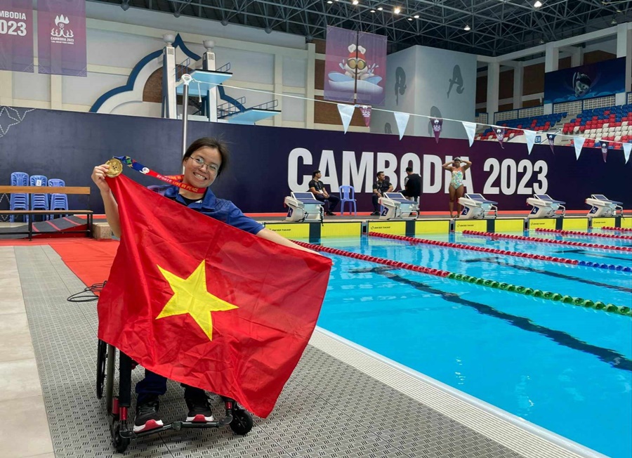 Ứng viên Cúp Chiến thắng 2023: Thông điệp sống kỳ diệu của VĐV bơi khuyết tật Vi Thị Hằng