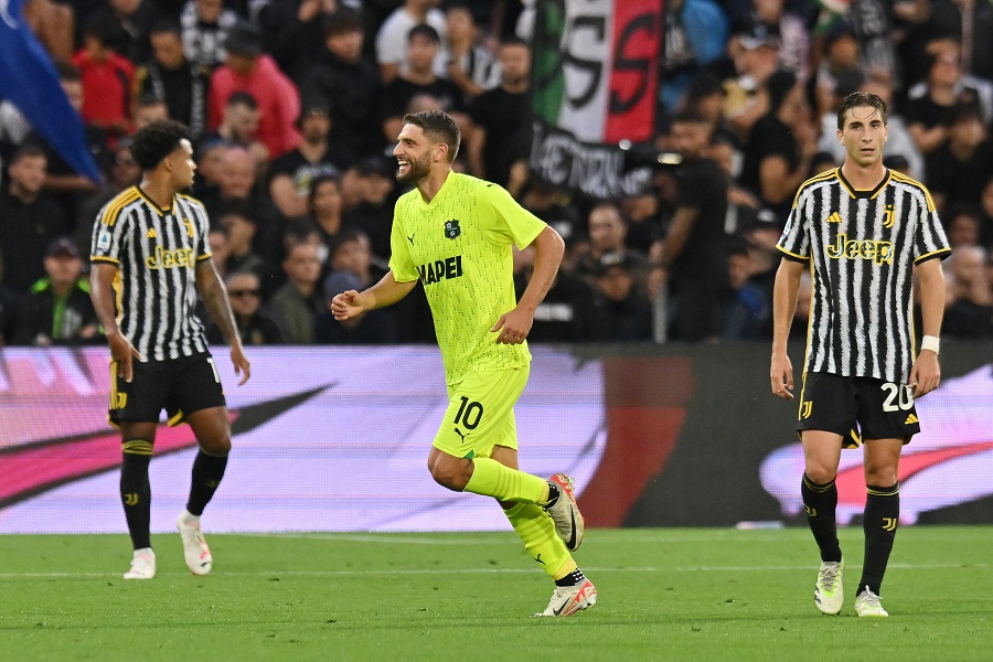 Hậu vệ Juventus đá phản lưới nhà lố bịch nhất lịch sử