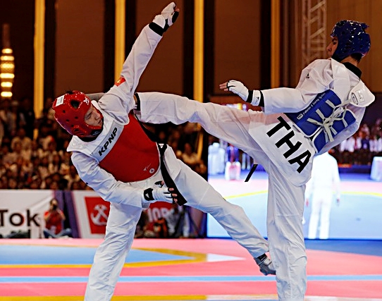 Võ sỹ taekwondo Việt Nam cao 1,85m vẫn bất lực trước 