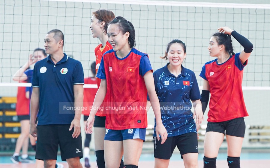Đội tuyển bóng chuyền nữ Việt Nam đón sự trở lại của 2 trợ lý HLV 