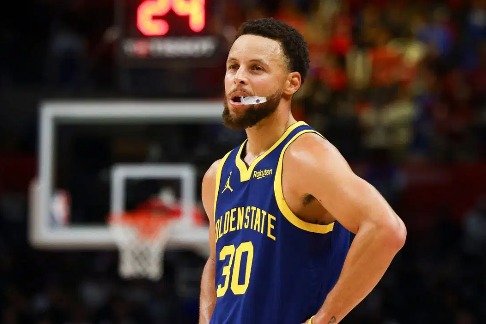Chuỗi trận ném 3 điểm dài nhất lịch sử NBA của Stephen Curry bị bẻ gãy: Trong cái rủi có cái may