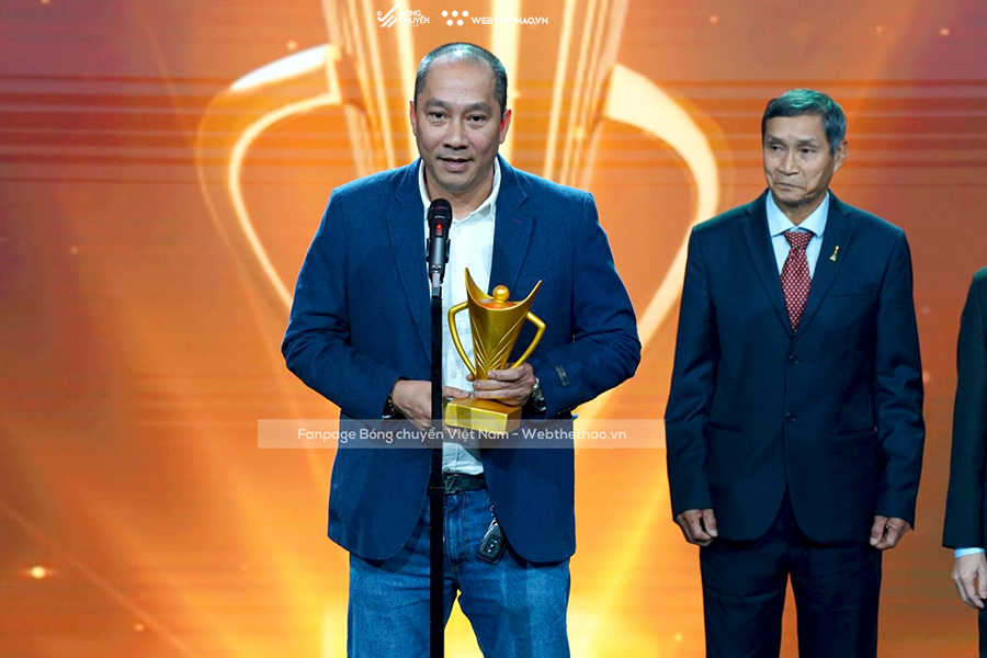 Thuyền trưởng bóng chuyền Nguyễn Tuấn Kiệt nhận danh hiệu 