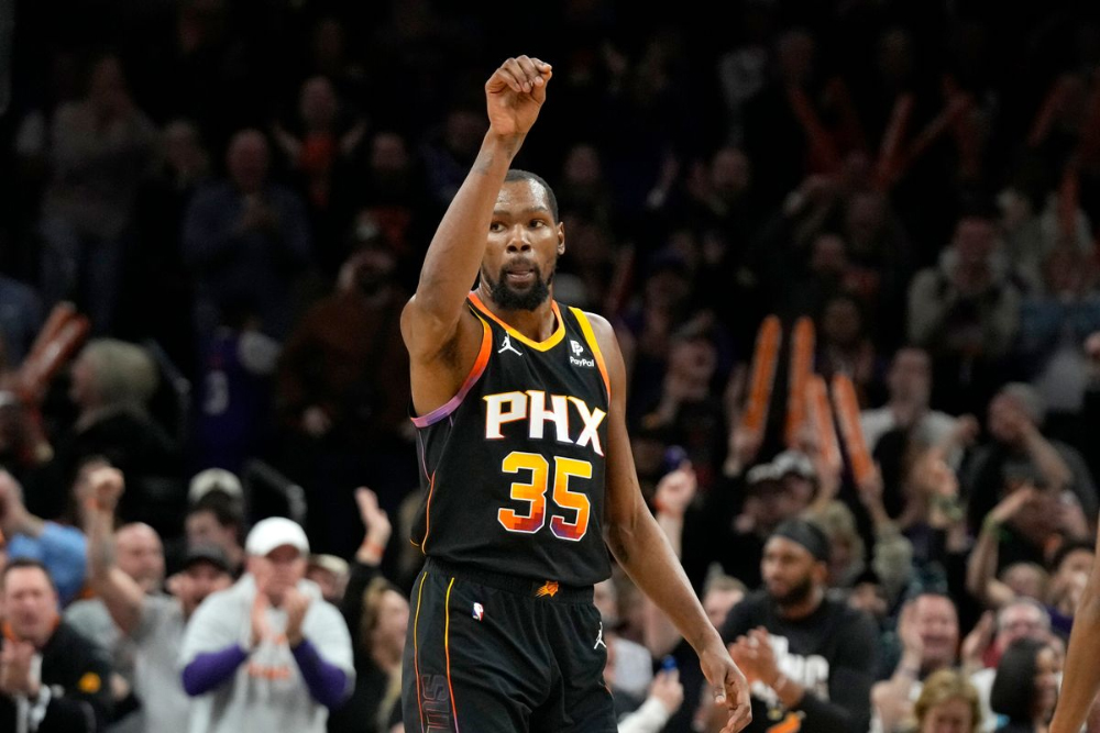 Chiến thuật lấy công bù thủ giúp Phoenix Suns ngược dòng đi vào lịch sử NBA