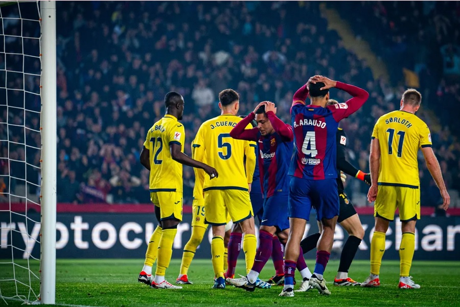 HLV Xavi nói lời chia tay sau khi Barcelona chìm trong khủng hoảng