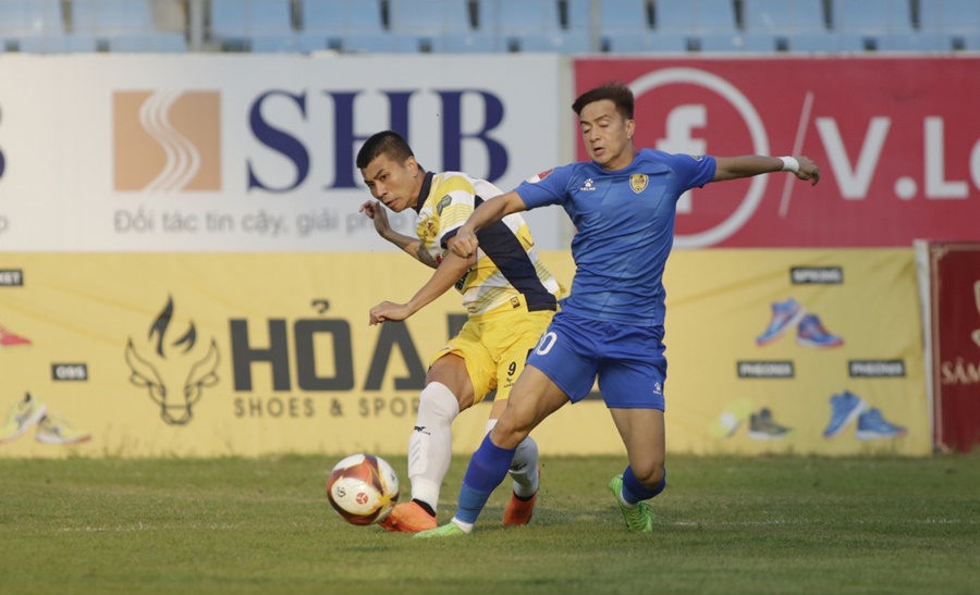 HAGL và Quảng Nam níu chân nhau ở cuộc đua trụ hạng V.League
