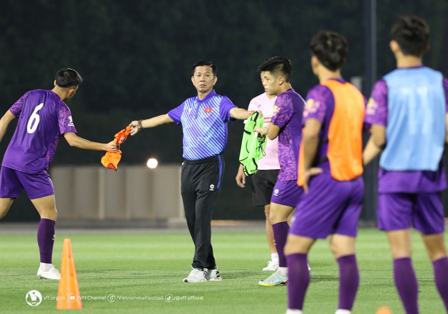 HLV Hoàng Anh Tuấn toan tính gì khi U23 Việt Nam đá kín tại Qatar?