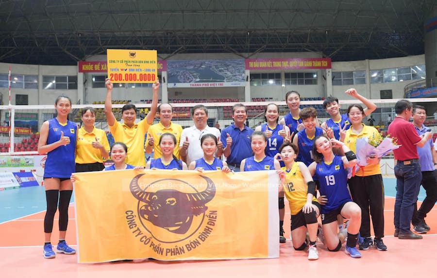 VTV Bình Điền Long An nhận thưởng nóng sau chức vô địch cúp bóng chuyền Hùng Vương