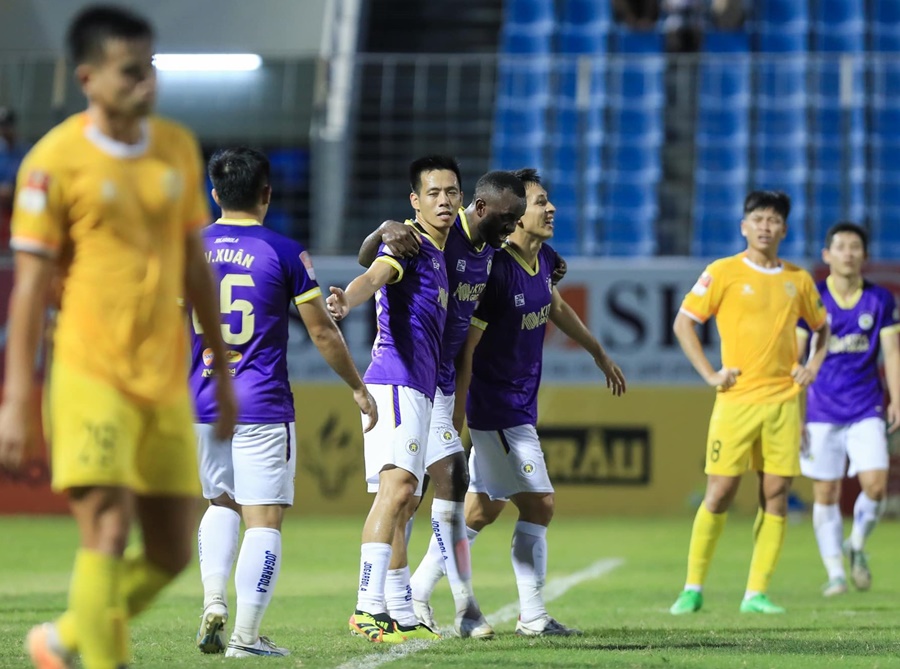 CLB Hà Nội thắng Quảng Nam trong ngày Đà Nẵng mừng thăng hạng V.League