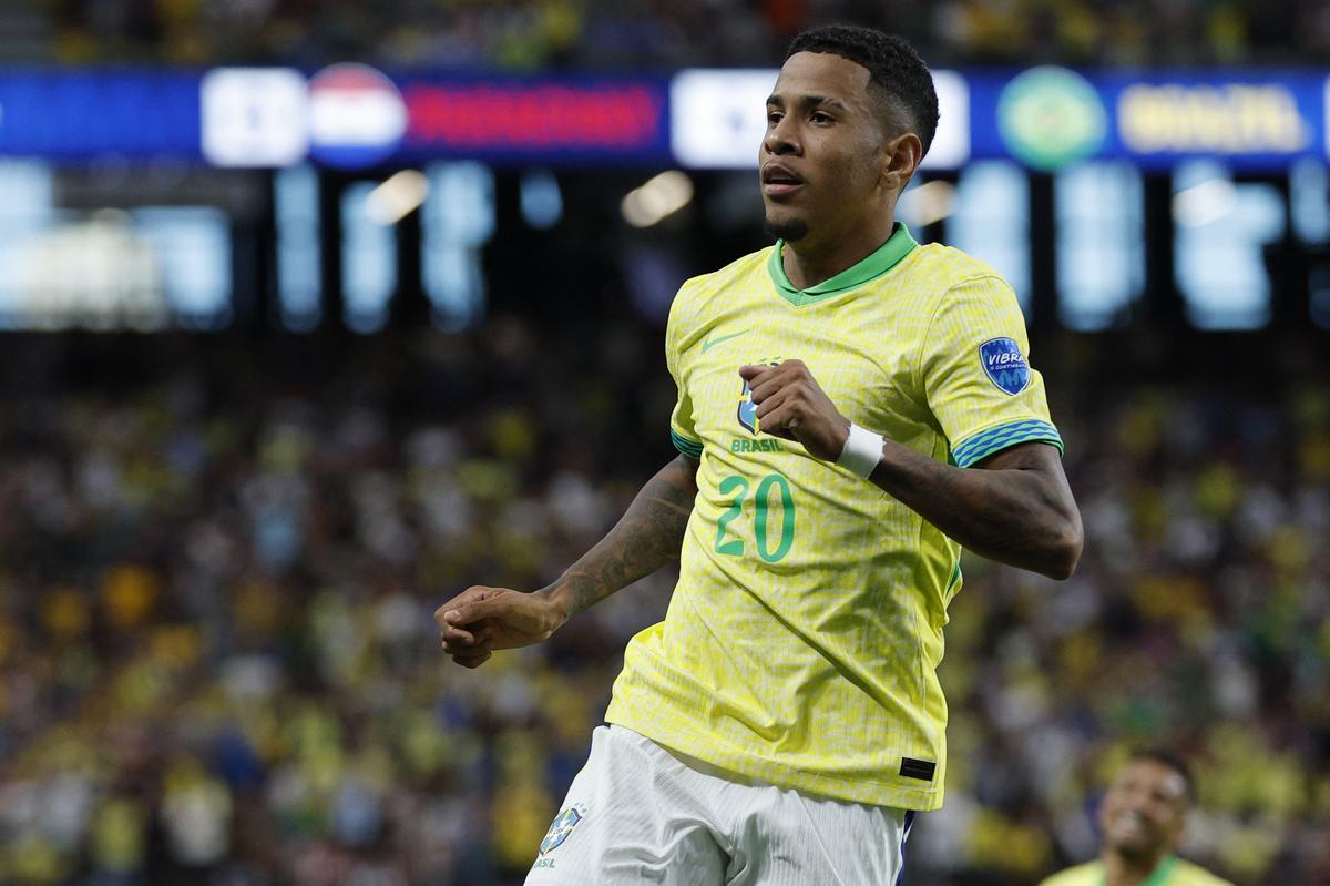 Thần đồng 20 tuổi Savinho vừa ghi bàn đầu tiên cho Brazil là ai?