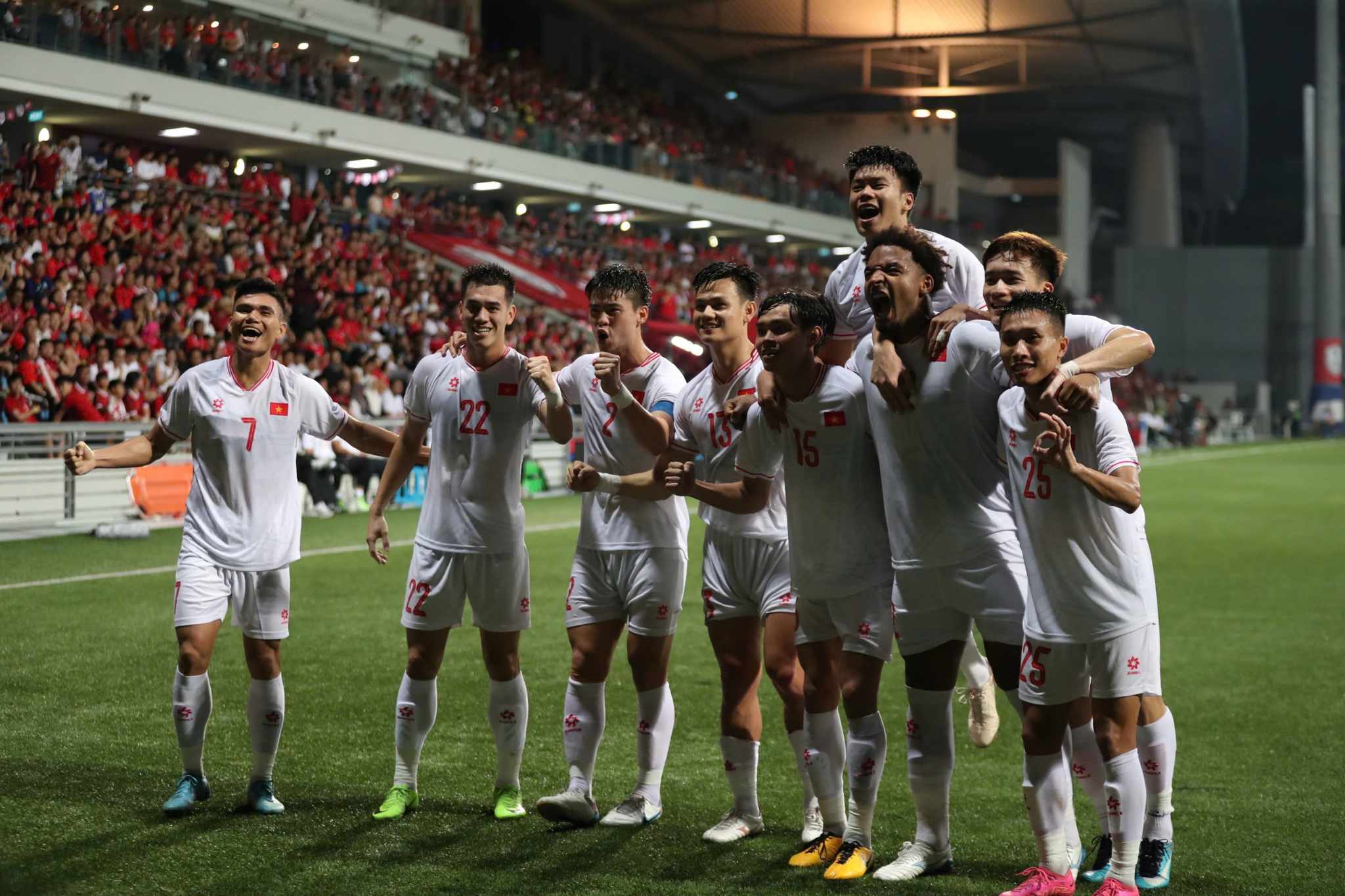 Kết quả Singapore 0-2 Việt Nam: Thắng chủ nhà, thắng cả trọng tài