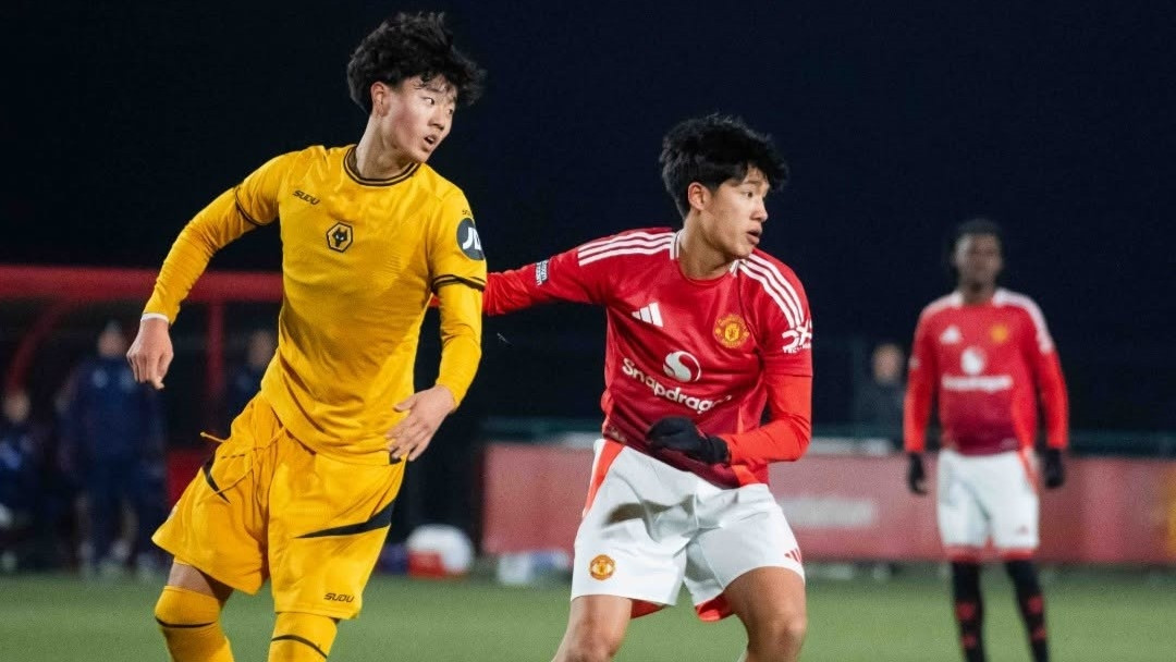 Cầu thủ gốc Việt ra mắt, góp công vào chiến thắng của U18 Man United