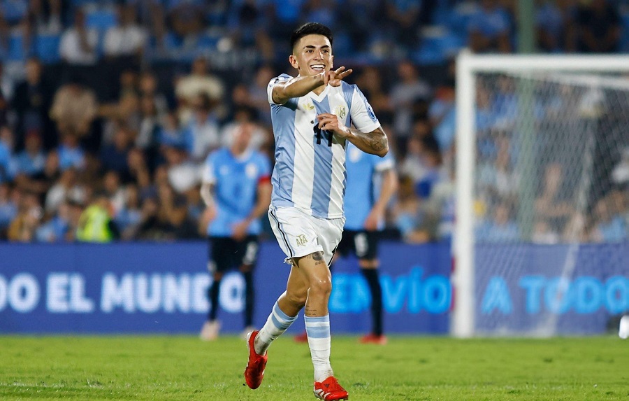 Almada lập siêu phẩm cho Argentina theo phong cách của Messi