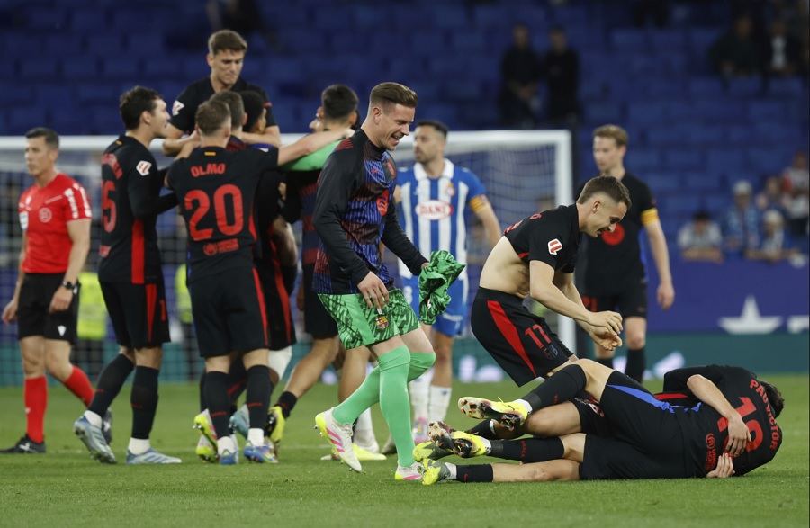 Barcelona lội ngược dòng giành chức vô địch trước Real Madrid như thế nào?