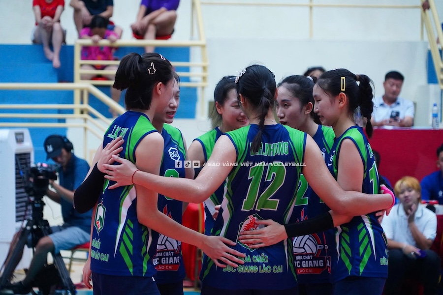Hoá chất Đức Giang vào chung kết bóng chuyền U23 quốc gia sau trận đấu nghẹt thở