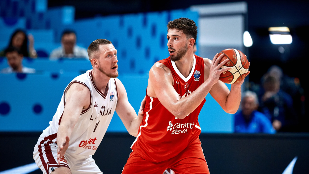 “Tiểu Jokic” Alperen Sengun làm nên lịch sử bóng rổ Thổ Nhĩ Kỳ, hạ gục Latvia tại FIBA EuroBasket 2025