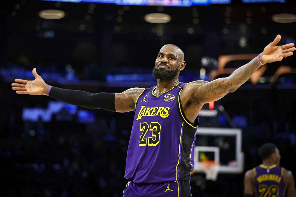LeBron James bị người hâm mộ “ném đá” vì quảng cáo mới nhất cùng Nike
