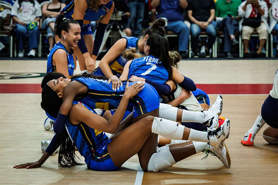 Phá ký lục chắn bóng, bóng chuyền nữ Brazil vẫn gục ngã trước Ý ở bán kết WCH 2025