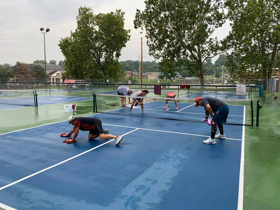 Người chơi pickleball bức xúc với chính sách cứng nhắc của chủ sân khi Hà Nội ngập lụt