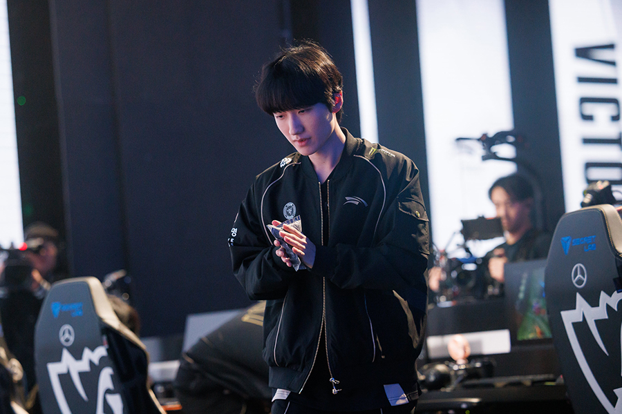 Đánh bại CFO, HLE có mặt ở tứ kết CKTG 2025