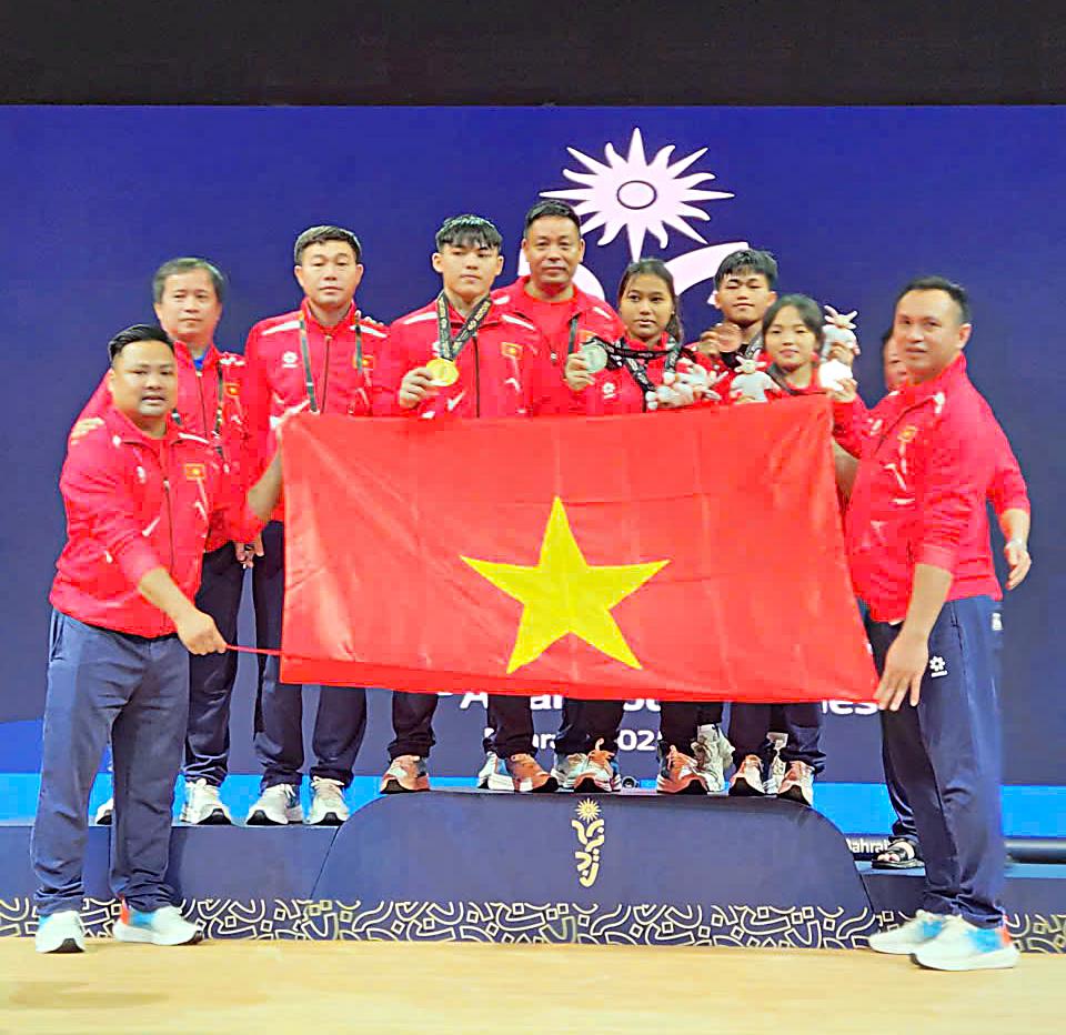 Cử tạ Việt Nam hoàn tất bộ huy chương vàng bạc đồng ở Đại hội Thể thao Trẻ châu Á