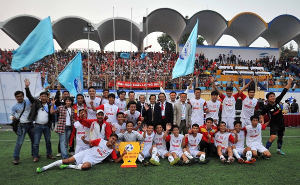 S&acirc;n vận động Đại học B&aacute;ch Khoa &ndash; &ldquo;Th&aacute;nh đường&rdquo; của b&oacute;ng đ&aacute; sinh vi&ecirc;n lại l&ecirc;n đ&egrave;n