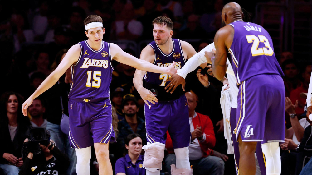 Bộ ba Luka - LeBron - Reaves ghi đến 99 điểm, Los Angeles Lakers đại thắng Clippers tại NBA Cup