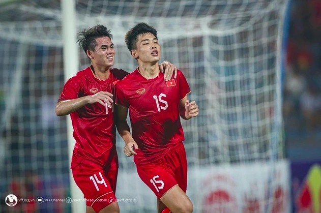 HLV Kim Sang Sik chốt ban cán sự mới sau chấn thương của Văn Trường