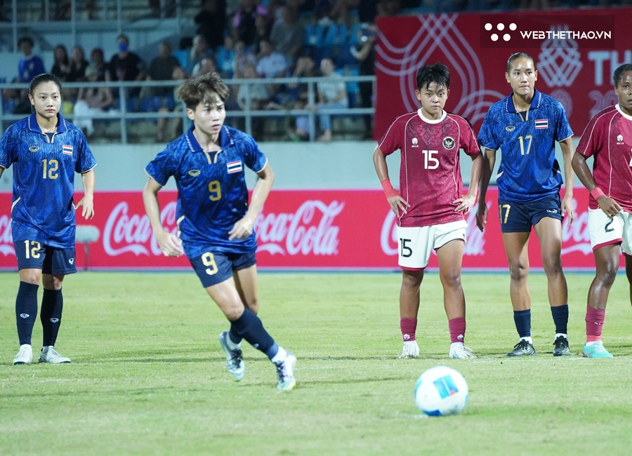 Hy hữu tại SEA Games 33: Cầu thủ nữ Thái Lan ghi hai bàn từ penalty chỉ trong… 2 phút
