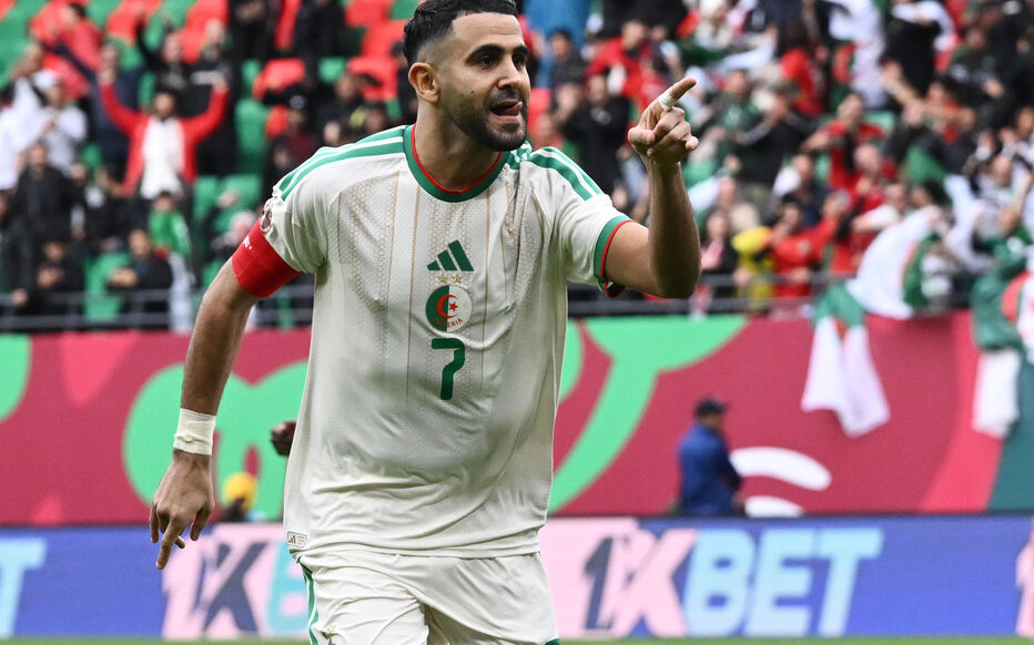 Cựu ng&ocirc;i sao Man City lập c&uacute; đ&uacute;p, Algeria thắng lớn ở C&uacute;p ch&acirc;u Phi