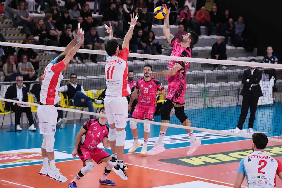 Catania thắng kịch t&iacute;nh ở tie-break trong trận cuối c&ugrave;ng của năm 2025