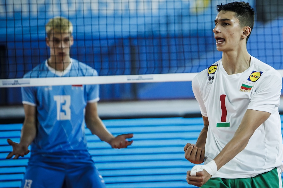 Simeon Nikolov g&acirc;y ấn tượng mạnh với khả năng chắn b&oacute;ng tại giải VĐQG Nga