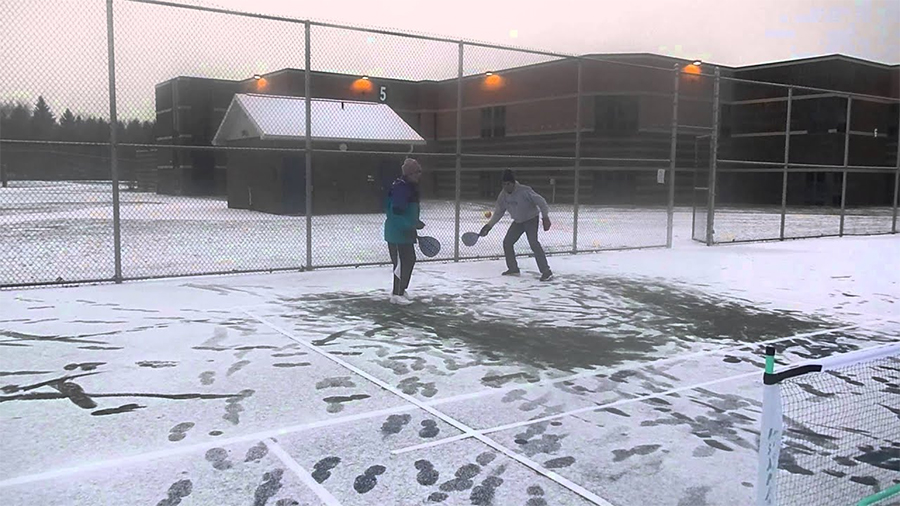 Chơi pickleball v&agrave; m&ugrave;a đ&ocirc;ng: Th&aacute;ch thức v&agrave; giải ph&aacute;p cho người chơi