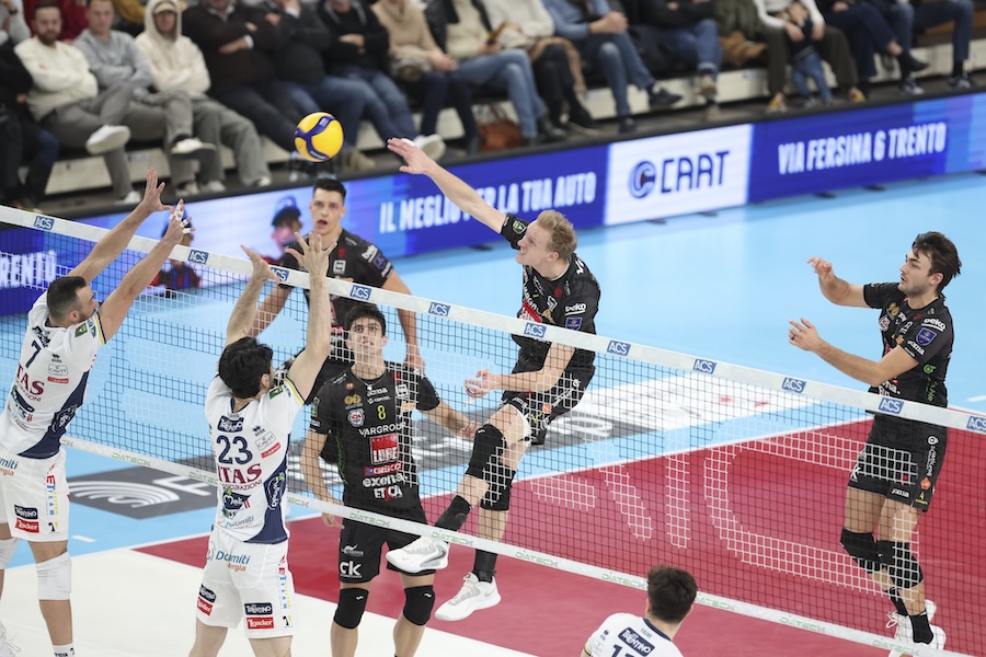 Piacenza v&agrave; Trento gi&agrave;nh chiến thắng ở lượt trận mở m&agrave;n v&ograve;ng 14 SuperLega Italia