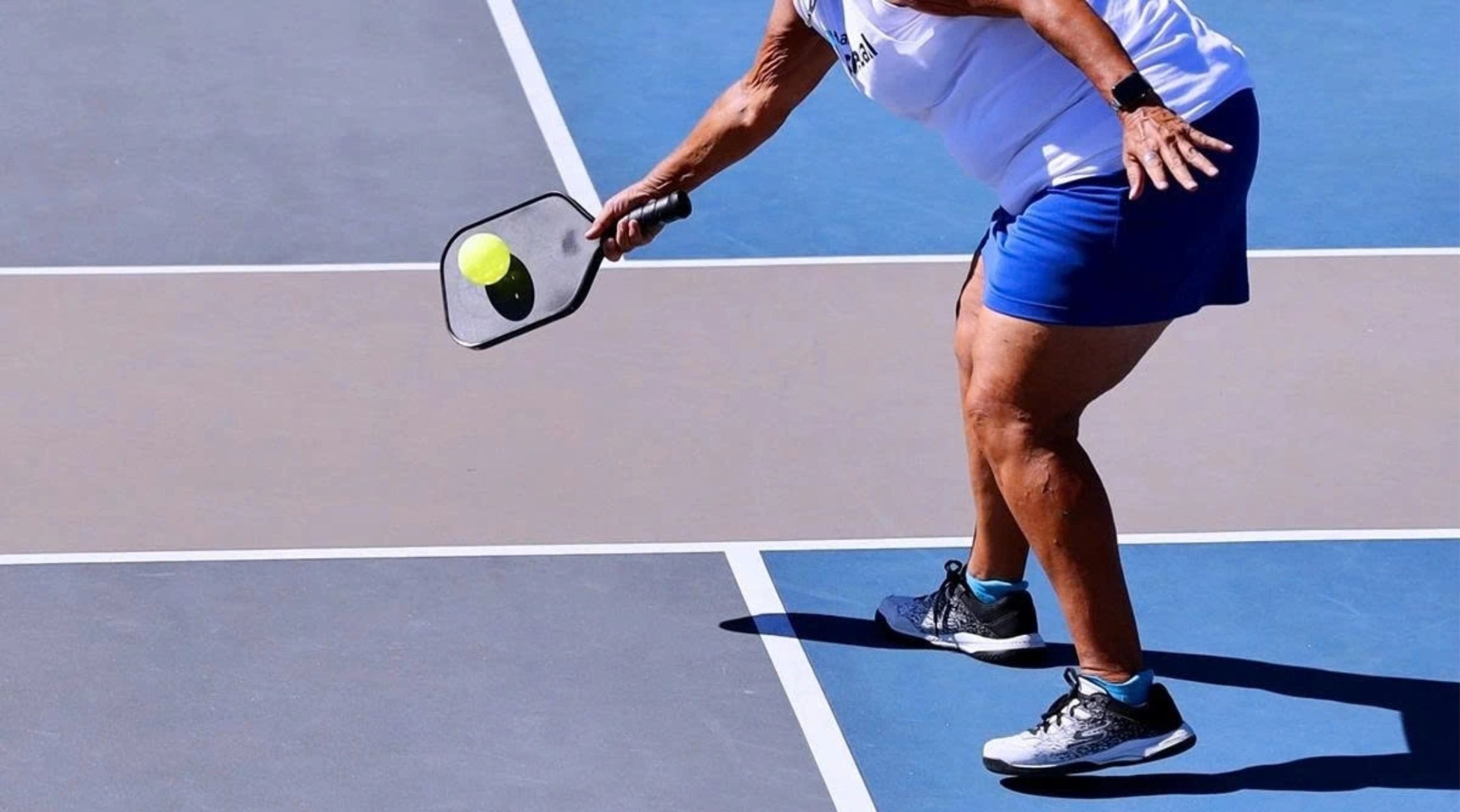 Khoảng c&aacute;ch giữa s&acirc;n tập v&agrave; thi đấu: Giải m&atilde; b&iacute; ẩn kỹ thuật dink trong pickleball