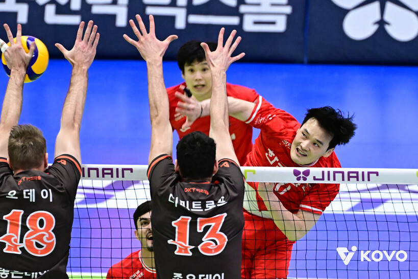 Kim Jeong-ho v&agrave; Benon tỏa s&aacute;ng, KEPCO vượt qua OK Savings Bank để vươn l&ecirc;n top 3