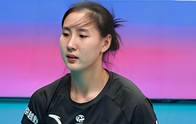 Phụ c&ocirc;ng 17 tuổi cao 1m95 g&acirc;y sốt tại Trung Quốc