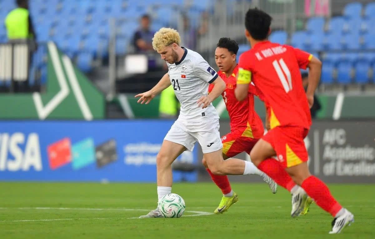 Hạ U23 Kyrgyzstan, U23 Việt Nam chạm một tay v&agrave;o tứ kết