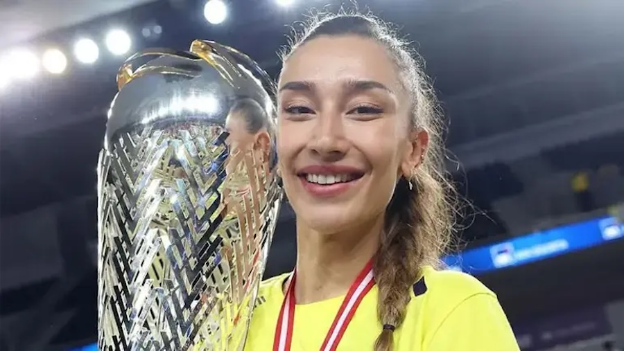 Hande Baladın chấn thương trong trận Fenerbah&ccedil;e &ndash; THY tại Sultanlar Ligi