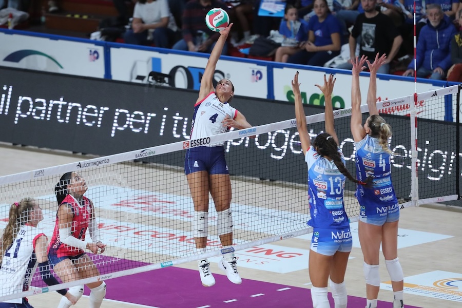 Serie A1 Tigot&agrave;: Scandicci, Novara, Perugia v&agrave; San Giovanni chiến đấu v&igrave; điểm số quan trọng