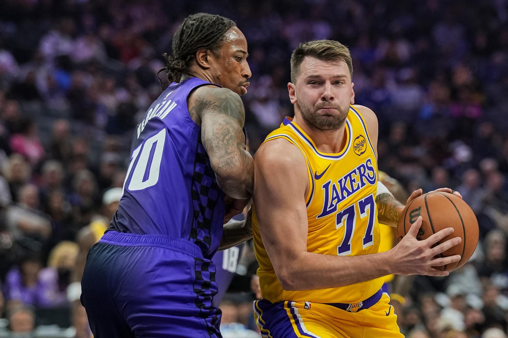 Luka Doncic nghỉ thi đấu trận gặp Blazers: Lakers lo lắng về chấn thương h&aacute;ng
