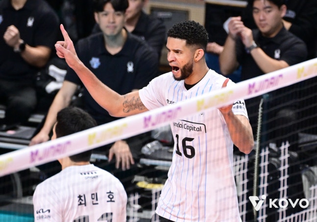 Leo v&agrave; cuộc t&aacute;i ngộ đặc biệt với Park Chul-Woo: Từ đồng đội th&acirc;n thiết đến đối thủ tr&ecirc;n băng ghế huấn luyện